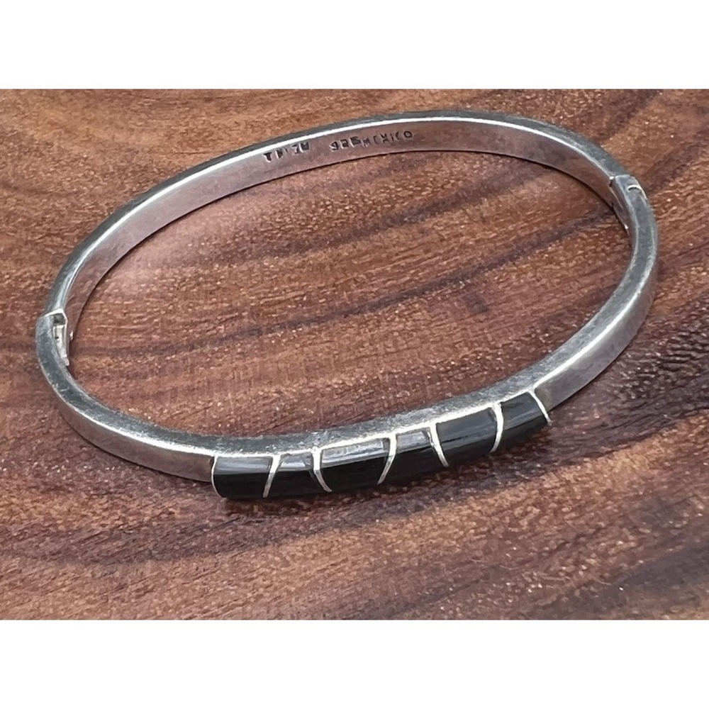 Vtg TAXCO Mexico Black Onyx Inlay Bangle Bracelet 925 Sterling Silver Hinged 24g - Picture 4 of 16
